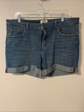 Caslon Boyfriend Mid-Blue Rolled Cuff Denim Shorts-Size 32